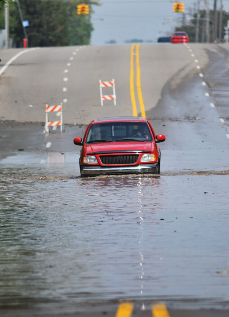 truck-crossing-flooded-street.jpg